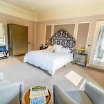 The Lansdowne Otel