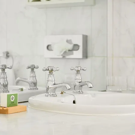 ホテル The Lansdowne ケンメア