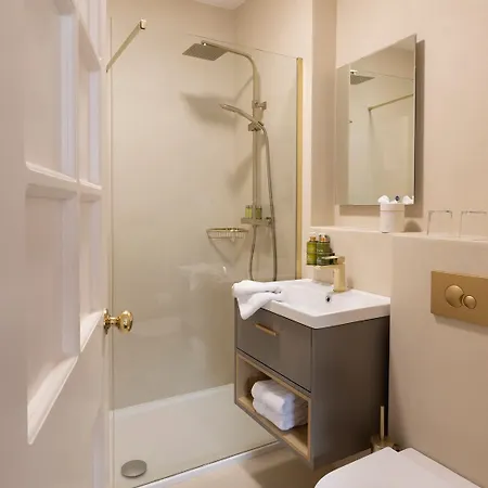 The Lansdowne 4*