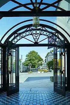 ホテル The Lansdowne ケンメア