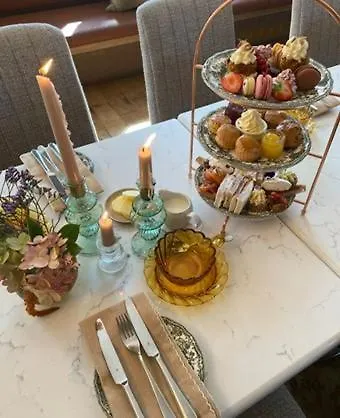 The Lansdowne 호텔