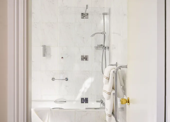 The Lansdowne 켄마어